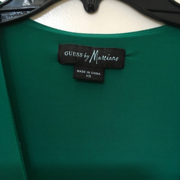 Green gown - Picture 3 of 5